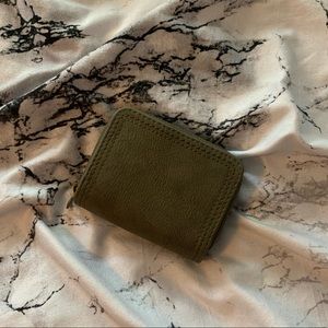 NWOT Universal Thread Wallet